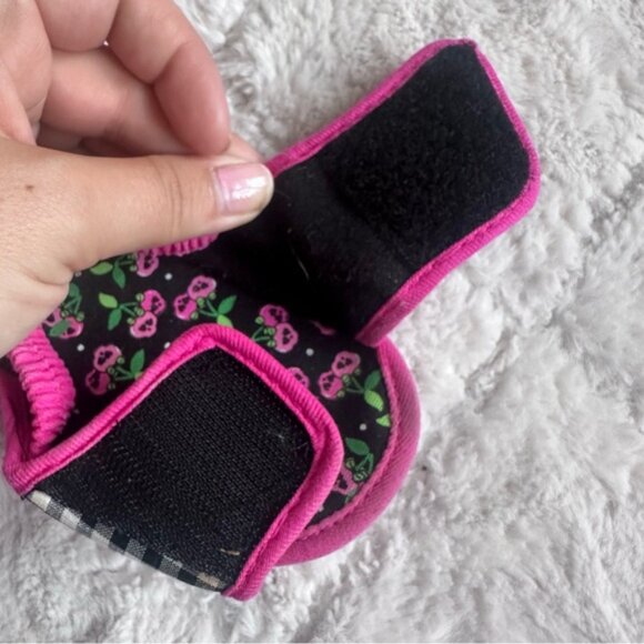 Boutique | Black And Pink Cherry Skulls Infant Velcro Sandals | Size 6-12 Months - Picture 5 of 5